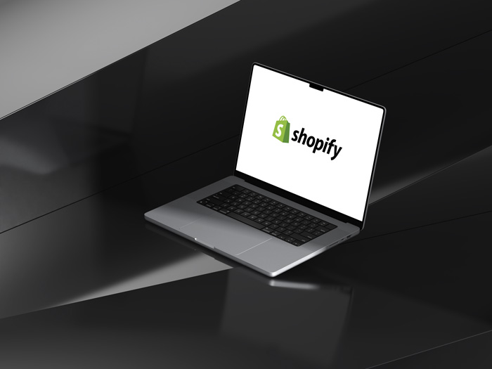 Shopify Logo auf einem Laptop